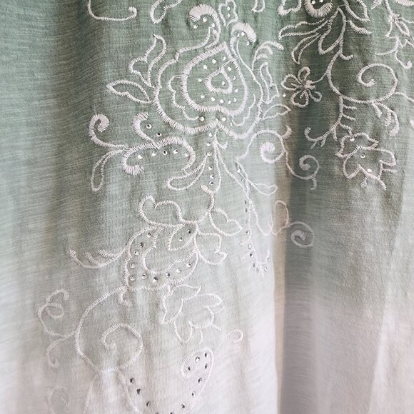 Woman Within Fading Green and White V-Neck Top Size 14/16 M - Picture 3 of 11